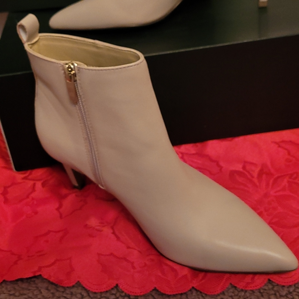 Shoes - Picture 2 of 4